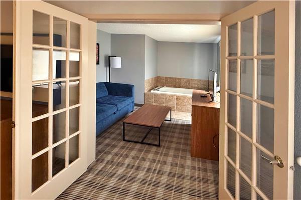 1 King Bed, Premier One Bedroom Suite, Non-Smoking