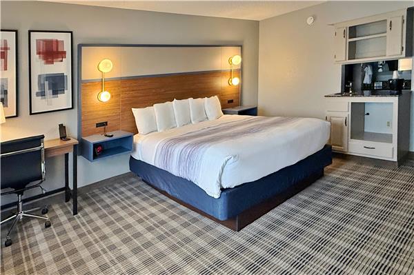 1 King Bed, Premier One Bedroom Suite, Non-Smoking