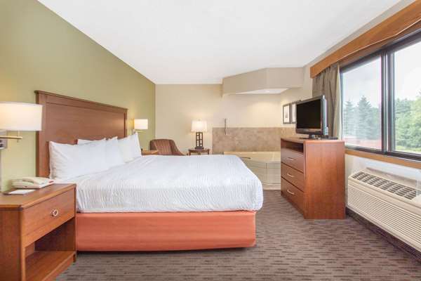 Suite - AmericInn Lodge & Suites Calumet