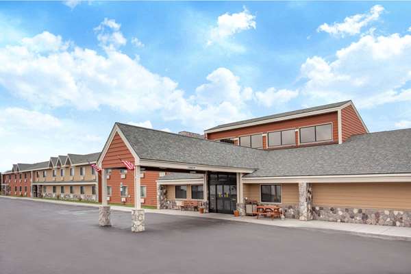 Exterior view - AmericInn Lodge & Suites Calumet