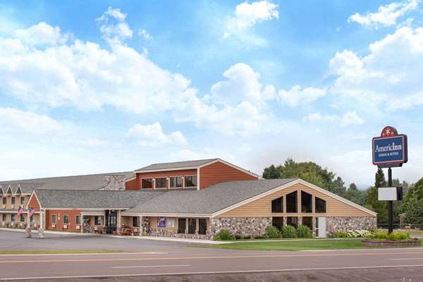 Exterior view - AmericInn Lodge & Suites Calumet