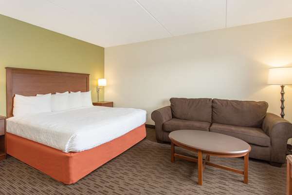 Suite - AmericInn Lodge & Suites Calumet