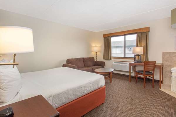 Suite - AmericInn Lodge & Suites Calumet