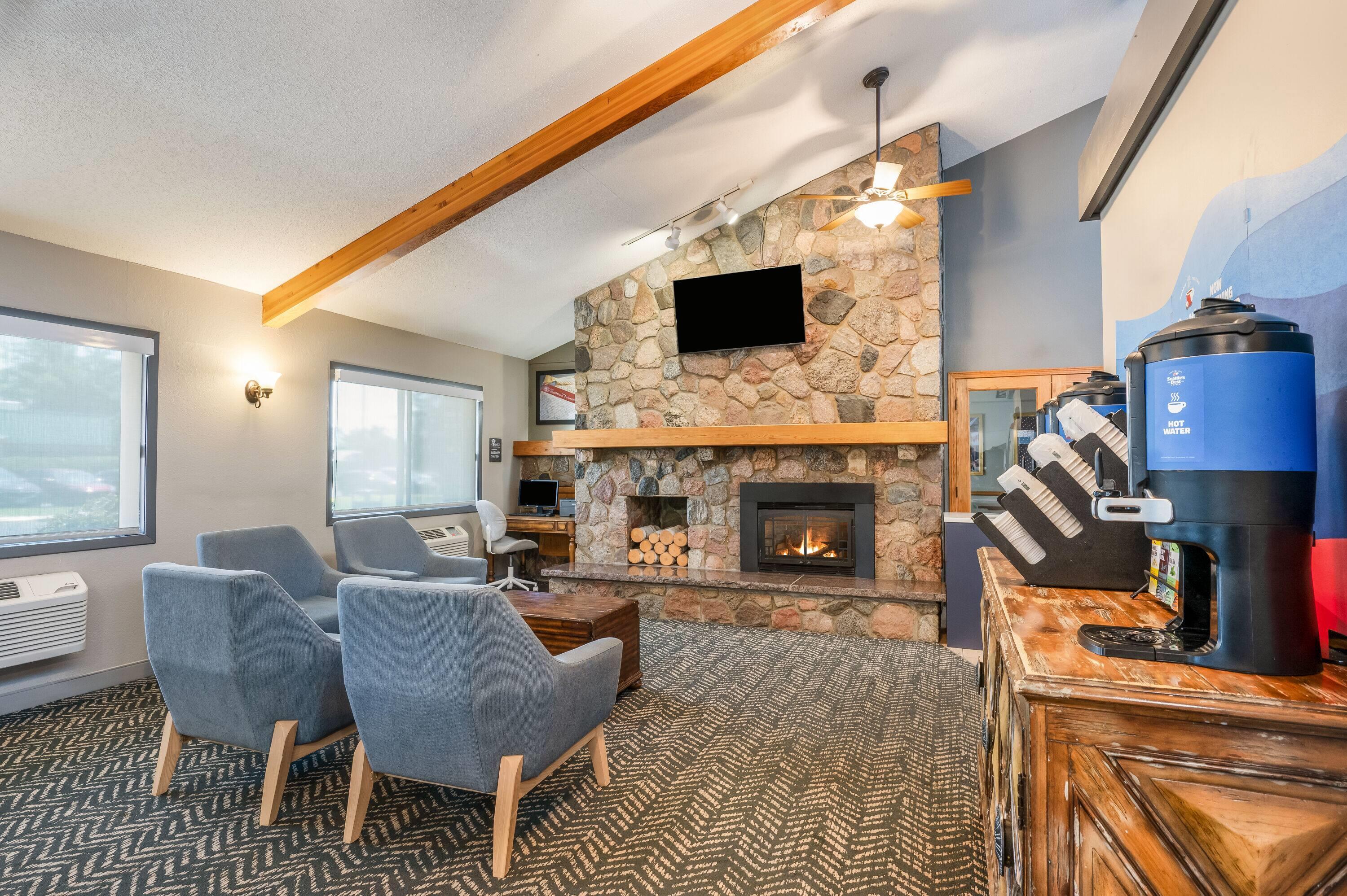 Lobby | AmericInn by Wyndham Bemidji