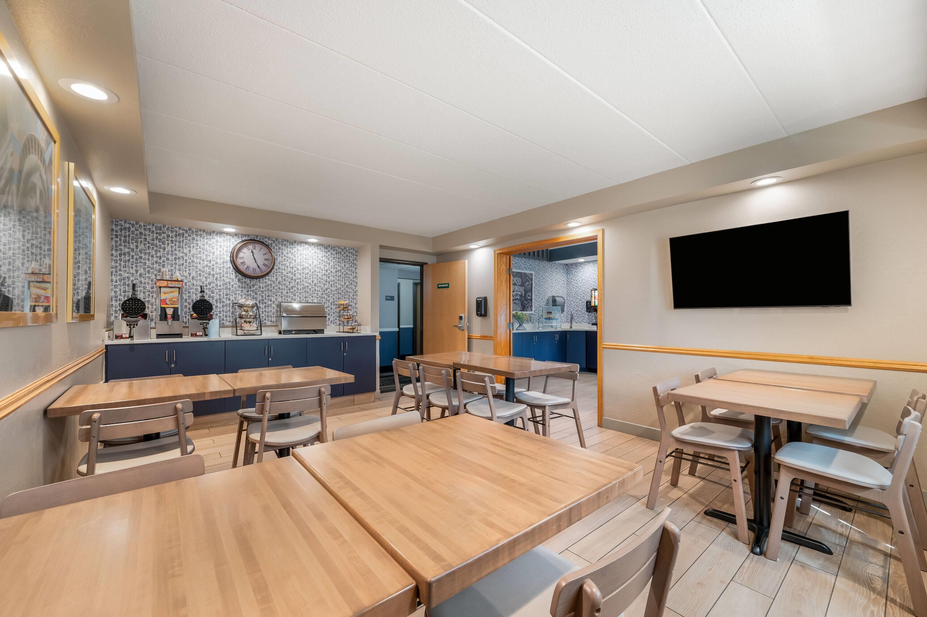 Breakfast Area | AmericInn by Wyndham Bemidji