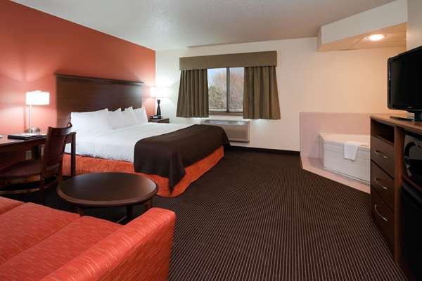  - AmericInn Lodge & Suites Worthington - I-90, Exit 43
