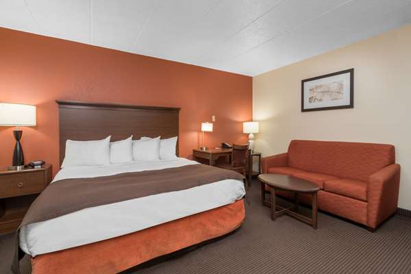 Suite - AmericInn Lodge & Suites Worthington - I-90, Exit 43