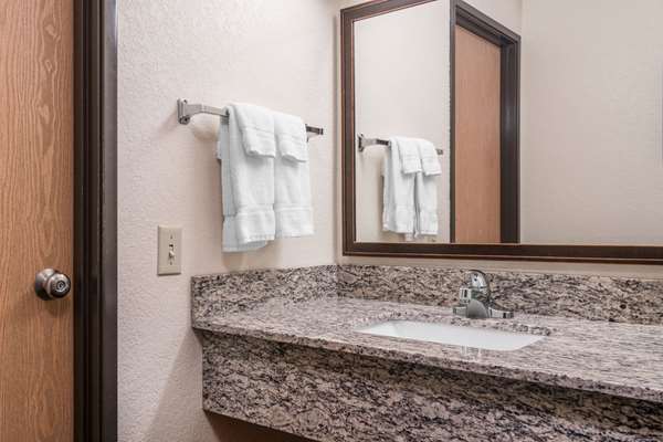 Suite - AmericInn Lodge & Suites Worthington - I-90, Exit 43