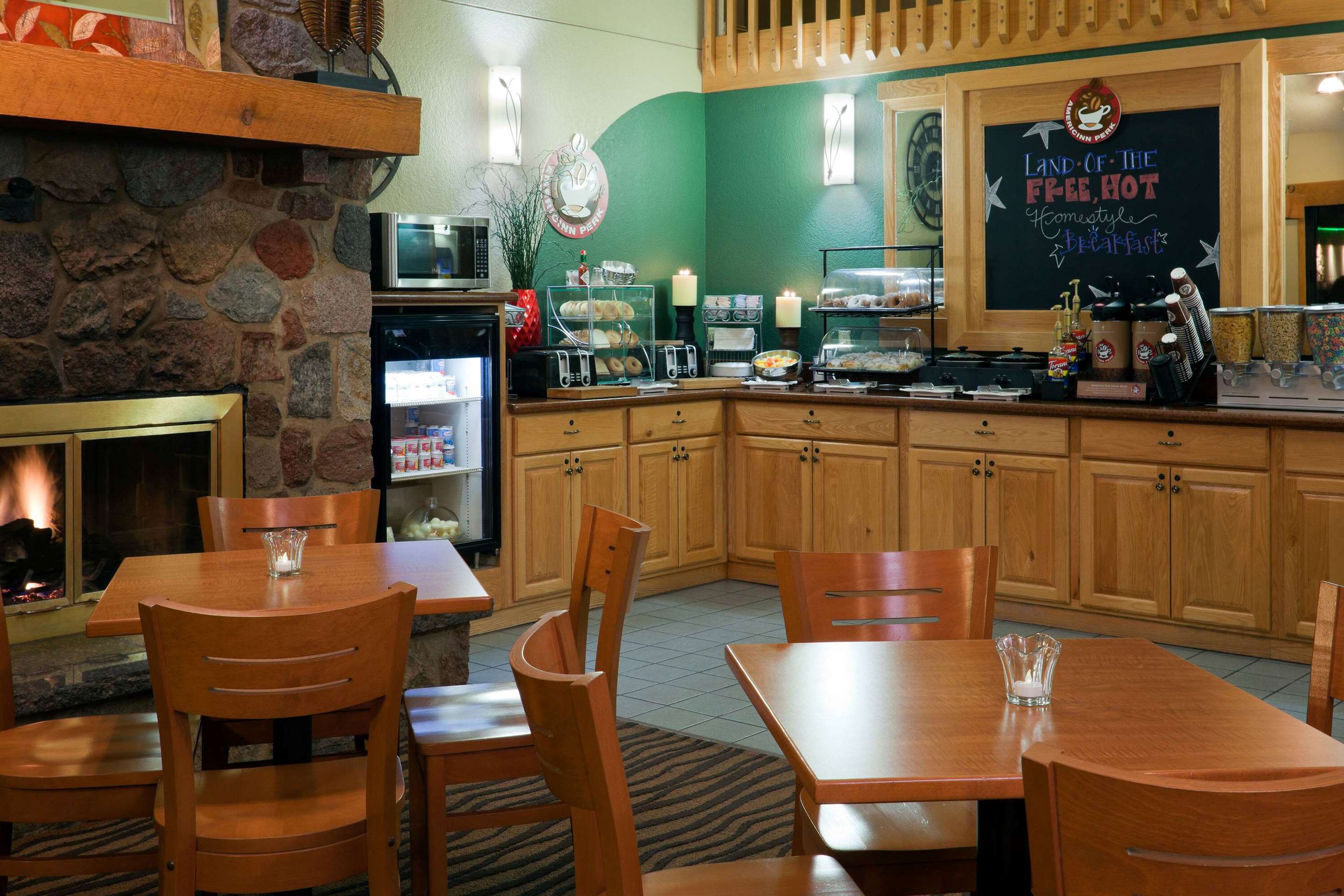 Breakfast Area | AmericInn by Wyndham Worthington