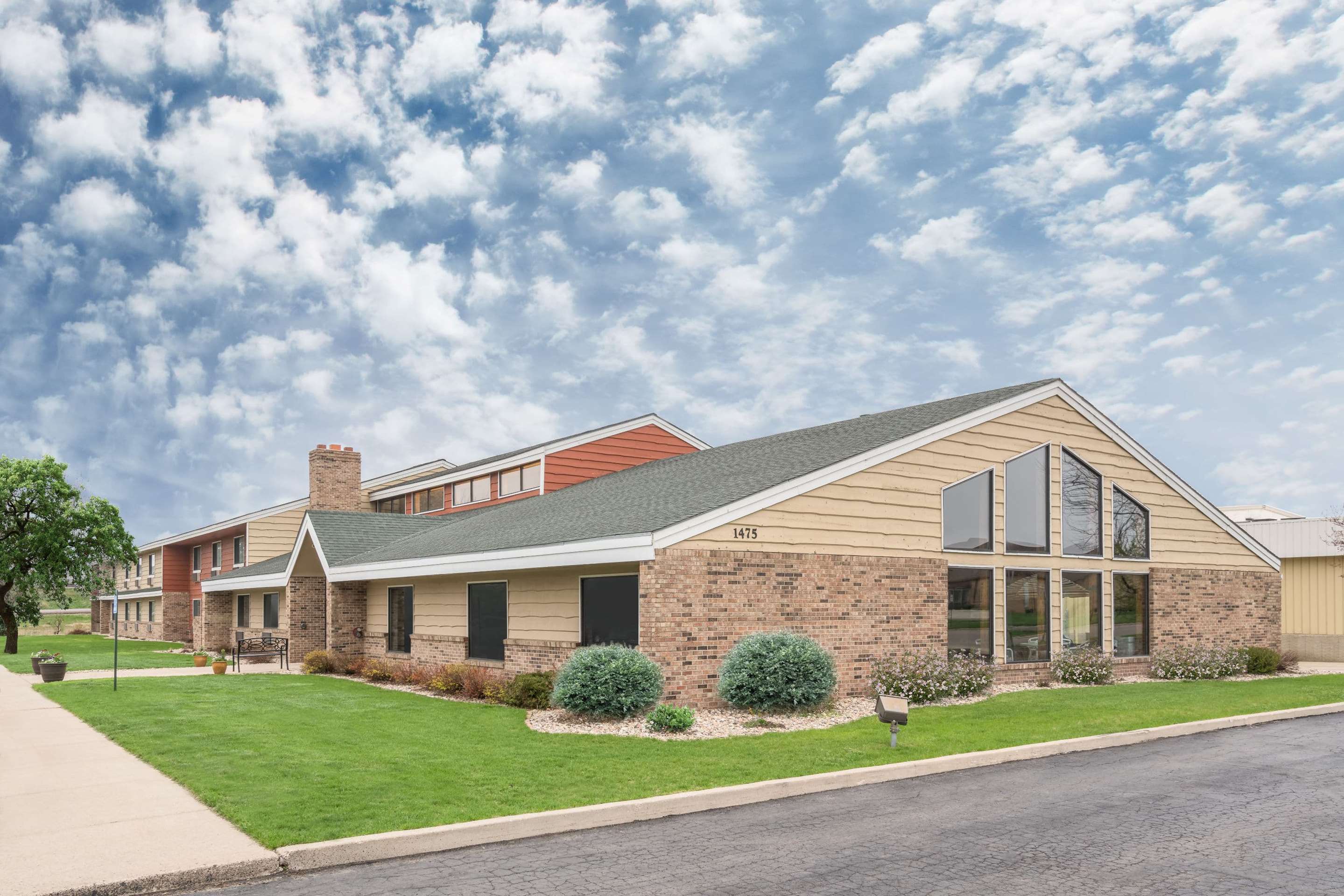 Exterior | AmericInn by Wyndham Worthington
