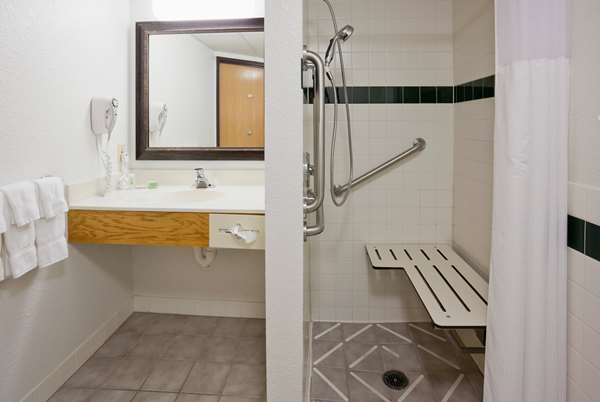  - AmericInn Lodge & Suites Osceola - I-35, Exit 33