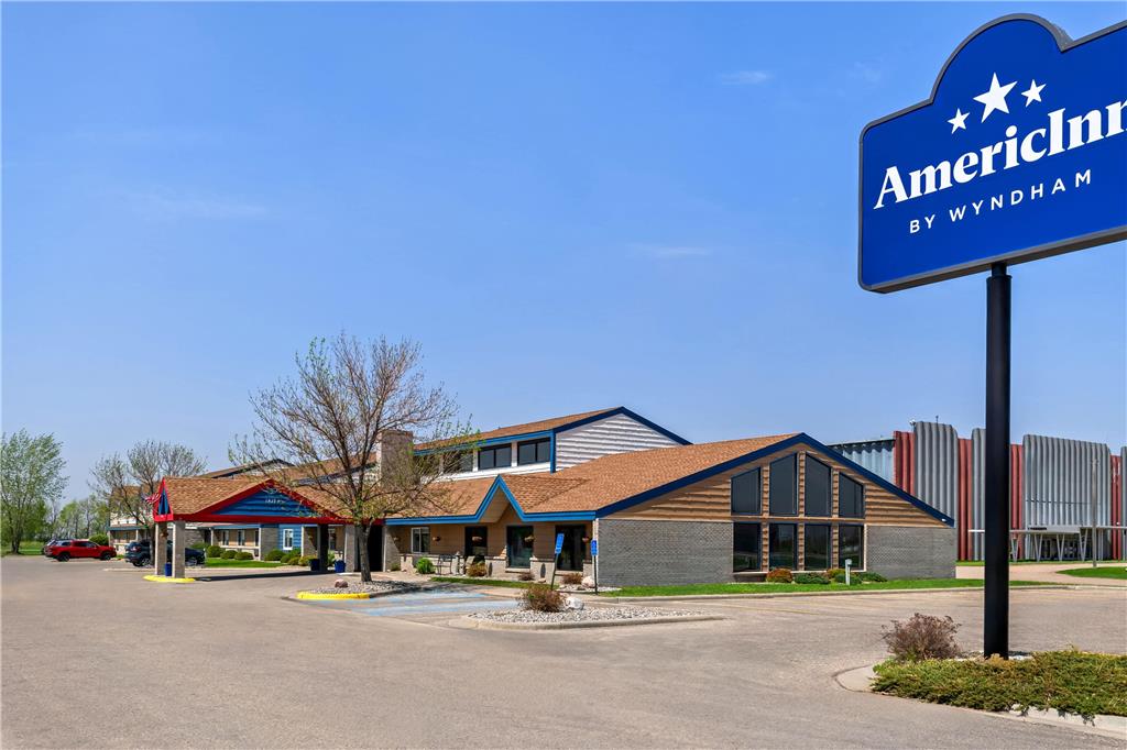 AmericInn Lodge/Suites Crookston U of M