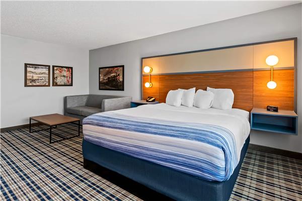 1 King Bed, Studio Suite, Non-Smoking