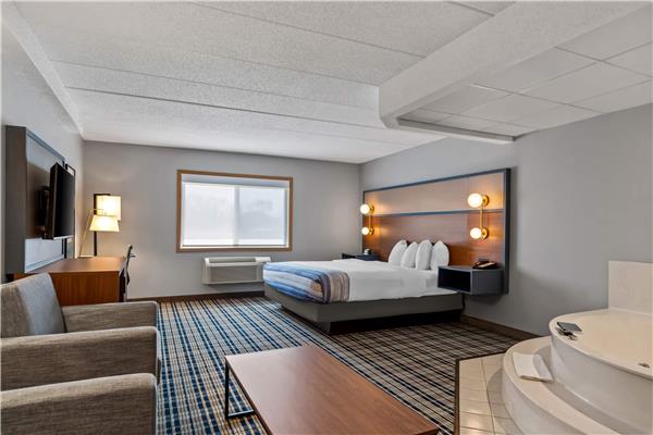 1 King Bed, Deluxe Studio Suite, Non-Smoking