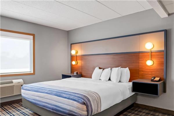 1 King Bed, Deluxe Studio Suite, Non-Smoking