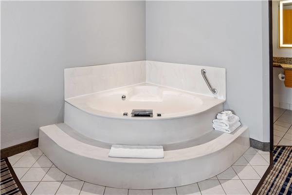 1 King Bed, Deluxe Studio Suite, Non-Smoking