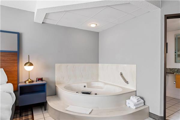 1 Queen Bed, Deluxe, Studio Suite, Non-Smoking