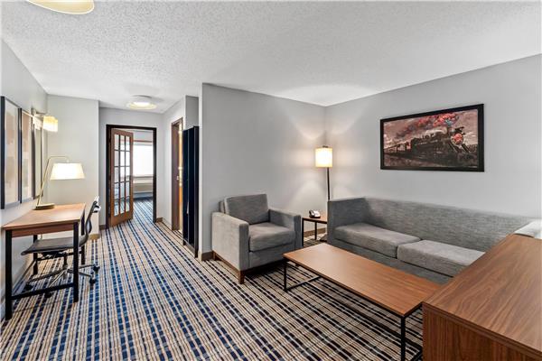 1 King Bed, Premier One Bedroom Suite, Non-Smoking