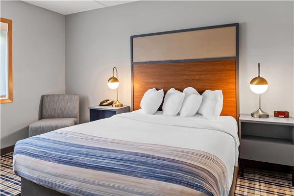 1 Queen Bed, Mobility Accessible Room, Non-Smoking