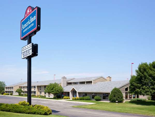 Exterior view - AmericInn Alexandria