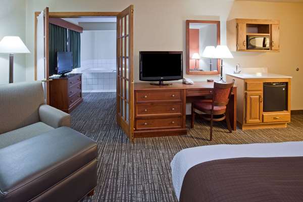 1 King Bed, Deluxe Suite, Non-Smoking
