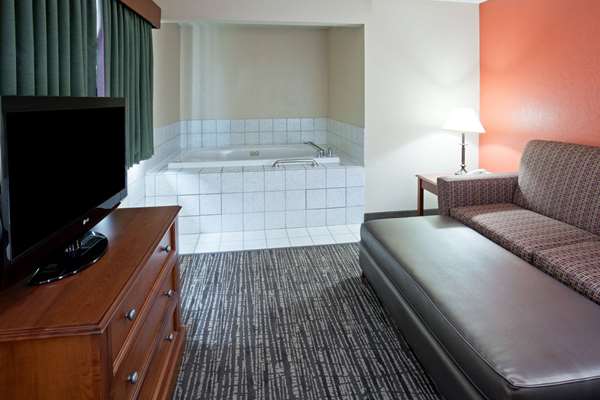 1 King Bed, Deluxe Suite, Non-Smoking