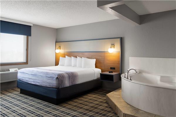 1 King Bed, Suite, Non-Smoking
