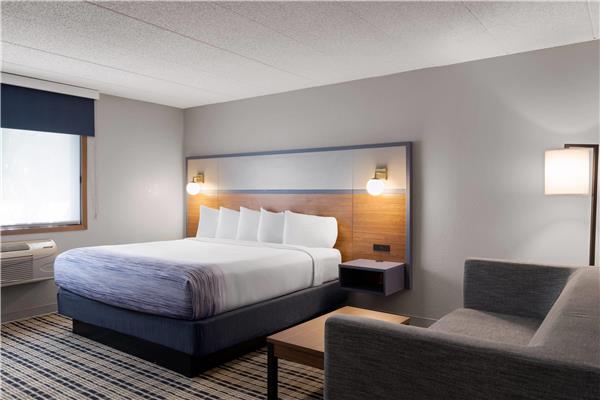 1 King Bed, Superior Suite, Non-Smoking