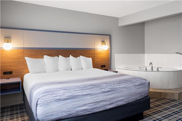 1 King Bed, Suite, Non-Smoking