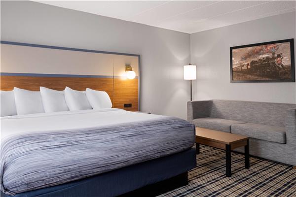 1 King Bed, Superior Suite, Non-Smoking