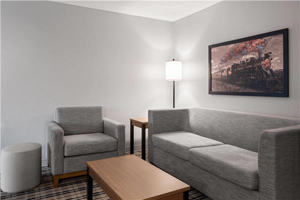 1 King Bed, Premier Suite, Non-Smoking
