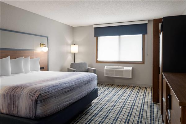 1 King Bed, Deluxe Suite, Non-Smoking