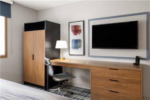 1 King Bed, Premier Suite, Non-Smoking