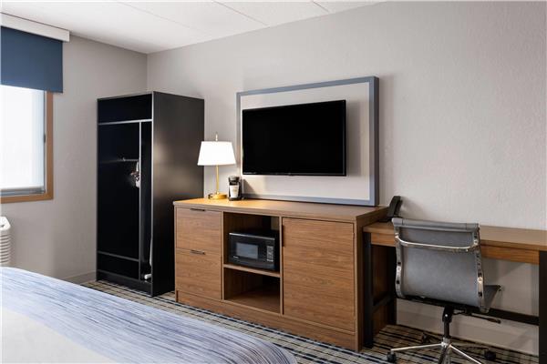1 King Bed, Accessible Room, Non-Smoking