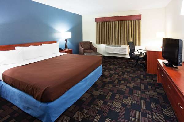 1 King Bed, Deluxe Studio Suite, Non-Smoking
