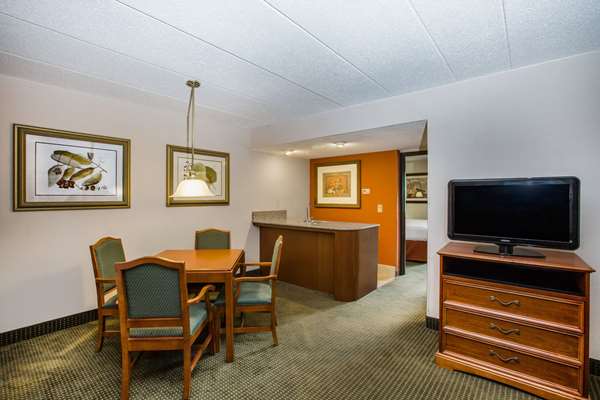 Suite - AmericInn Hotel & Suites Omaha