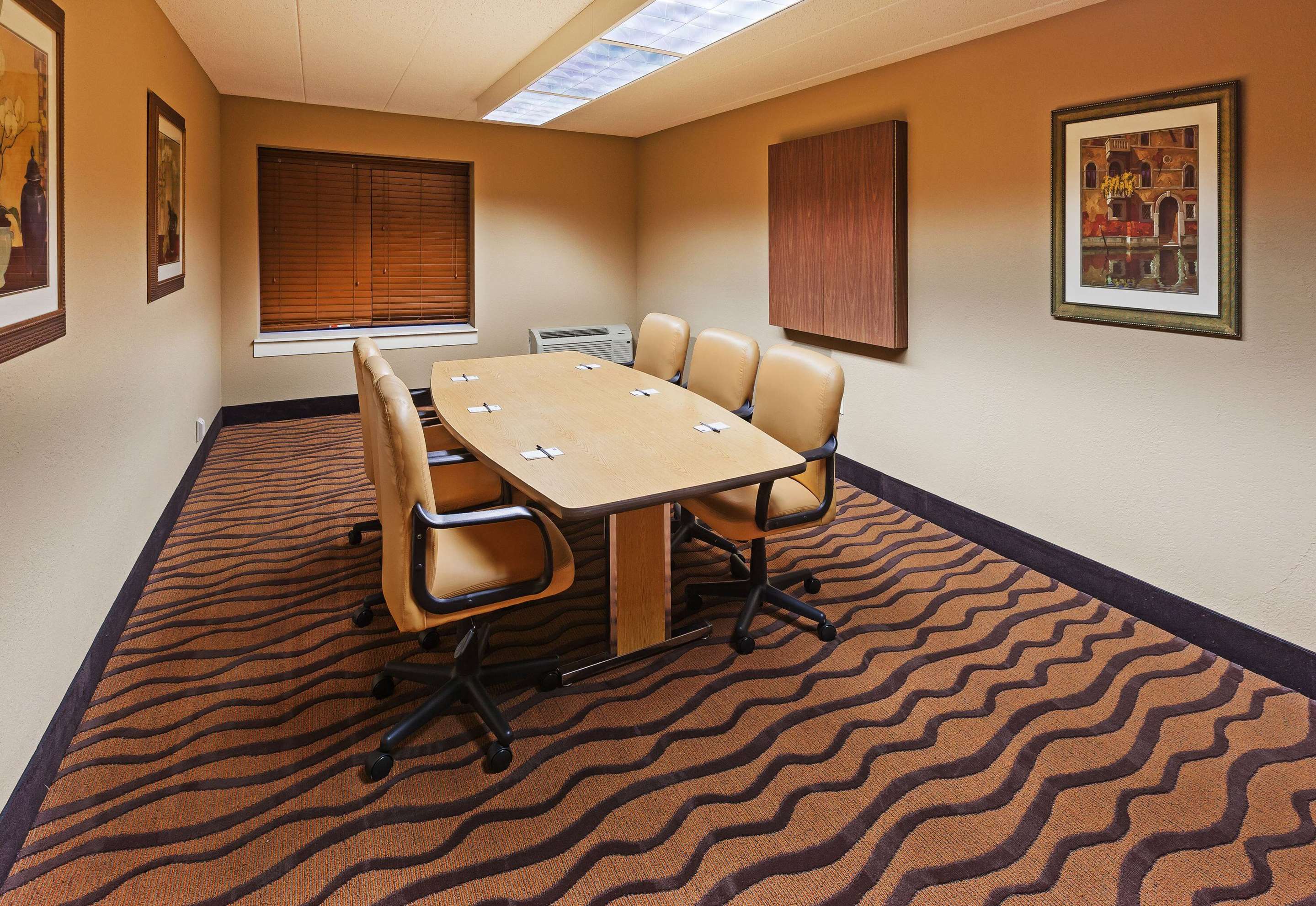 Meeting Room | AmericInn by Wyndham Omaha
