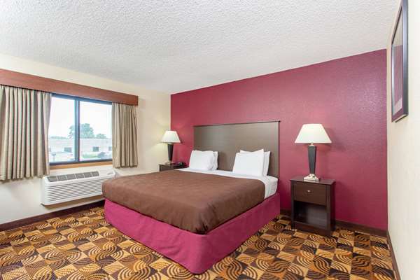  - AmericInn Lodge & Suites Elkhorn - I-43, Exit 25
