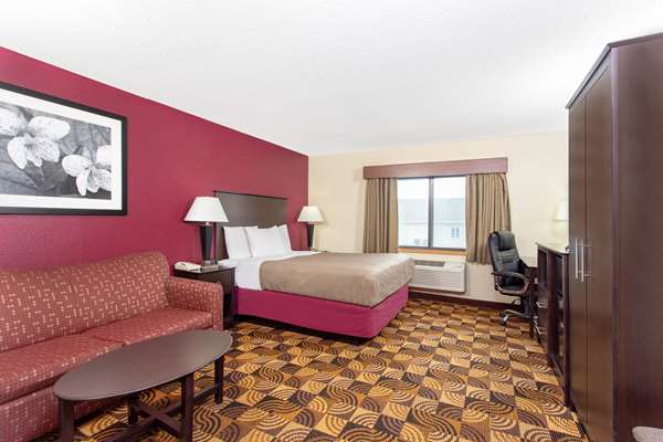  - AmericInn Lodge & Suites Elkhorn - I-43, Exit 25