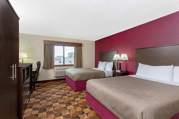  - AmericInn Lodge & Suites Elkhorn - I-43, Exit 25