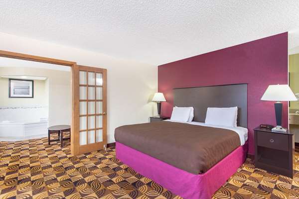 Suite - AmericInn Lodge & Suites Elkhorn - I-43, Exit 25