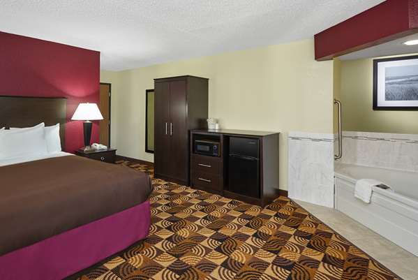  - AmericInn Lodge & Suites Elkhorn - I-43, Exit 25