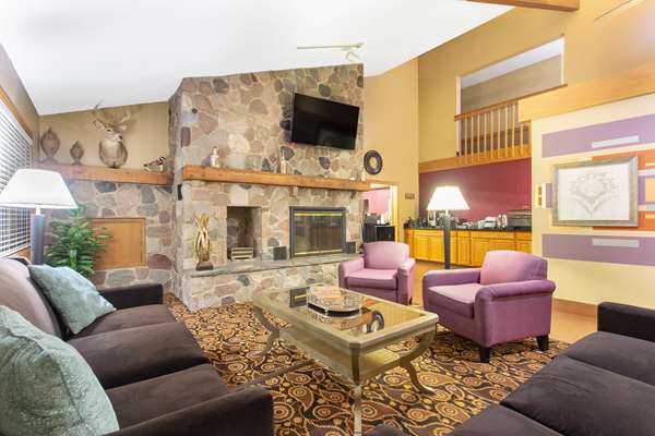  - AmericInn Lodge & Suites Elkhorn - I-43, Exit 25
