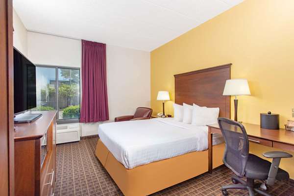 1 Queen Bed, Mobility Accessible Room, Non-Smoking