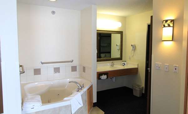 Suite - AmericInn Cedar Rapids