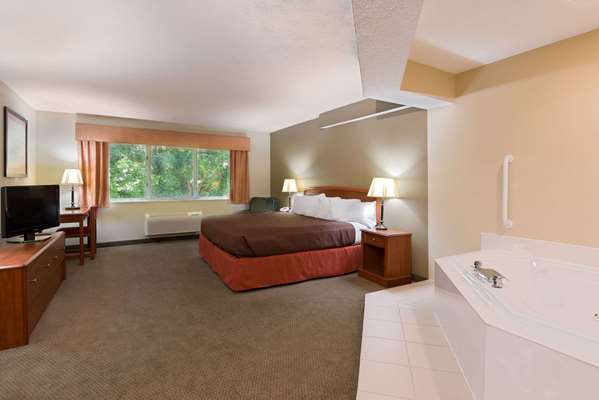 Suite - AmericInn Lodge & Suites Republic