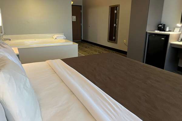 1 King Bed, Mobility Accessible Room, Non-Smoking
