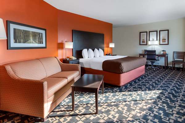 Suite - AmericInn Weston