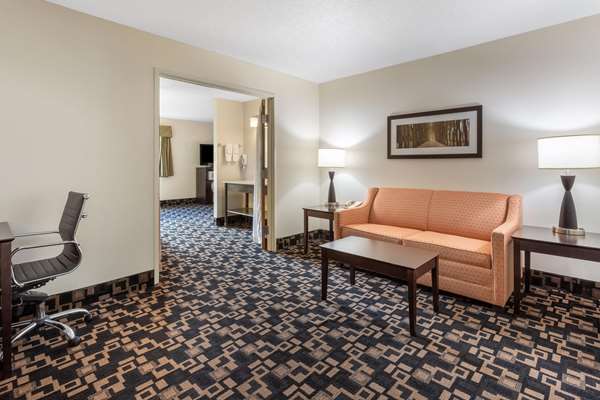 Suite - AmericInn Weston