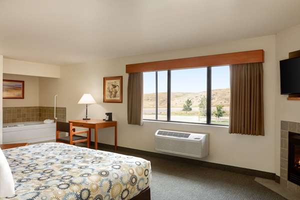 1 King Bed, Deluxe Studio Suite, Non-Smoking
